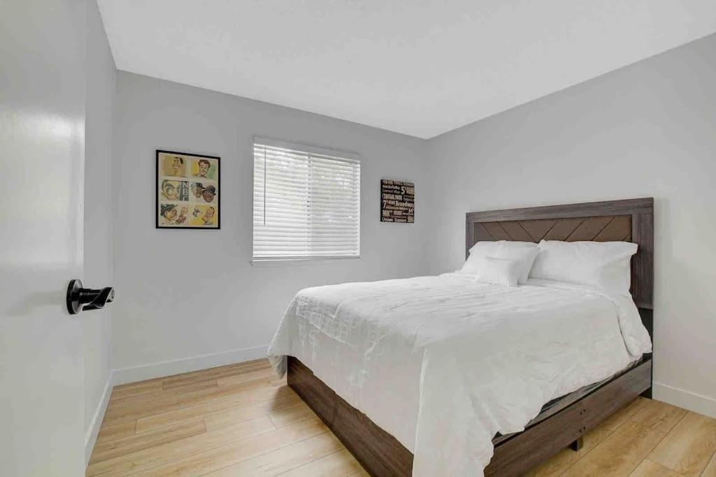 Resort Style 4 Bedroom House With Pool Minutes From Strip ラスベガス エクステリア 写真